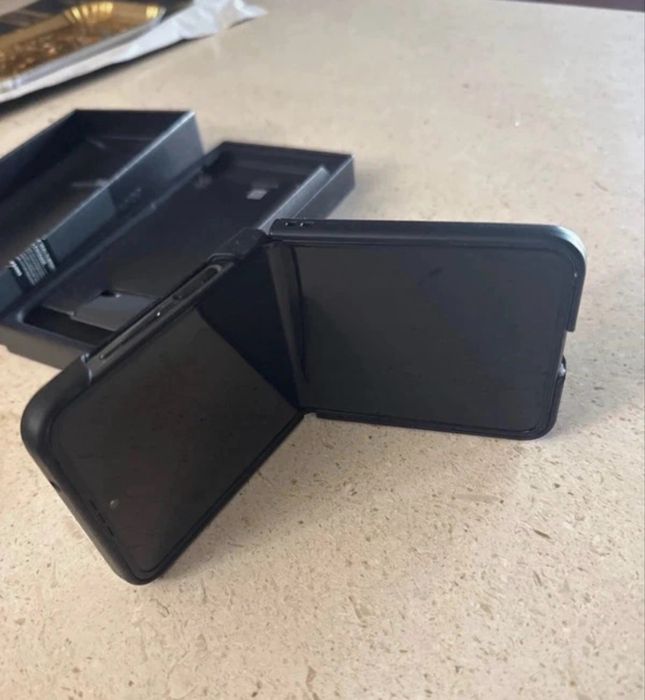 Samsung Flip 4 256 GB wm muito bom estado