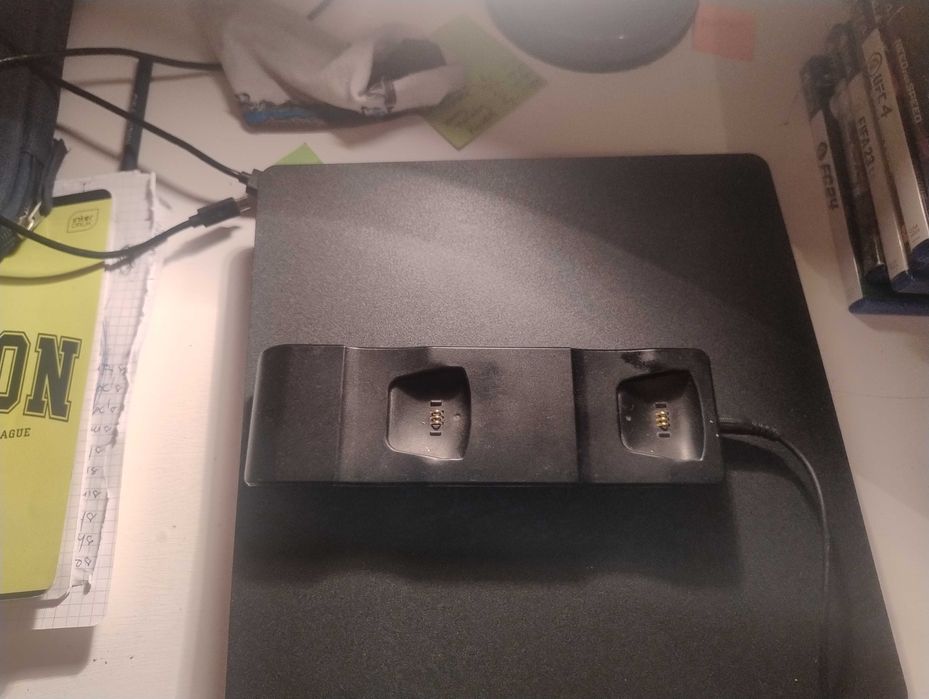 Sprzedam konsole PS4