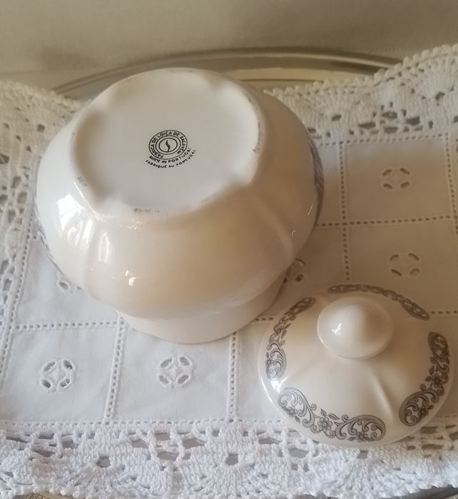 Açucareiro em faiança de Sacavém