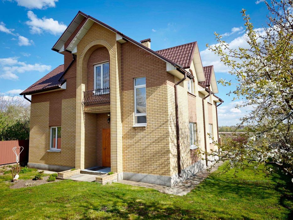 Продам капітальний цегляний Будинок біля озера 205м2