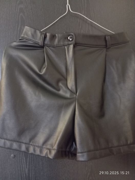 Продам новые шорты из эко кожи
