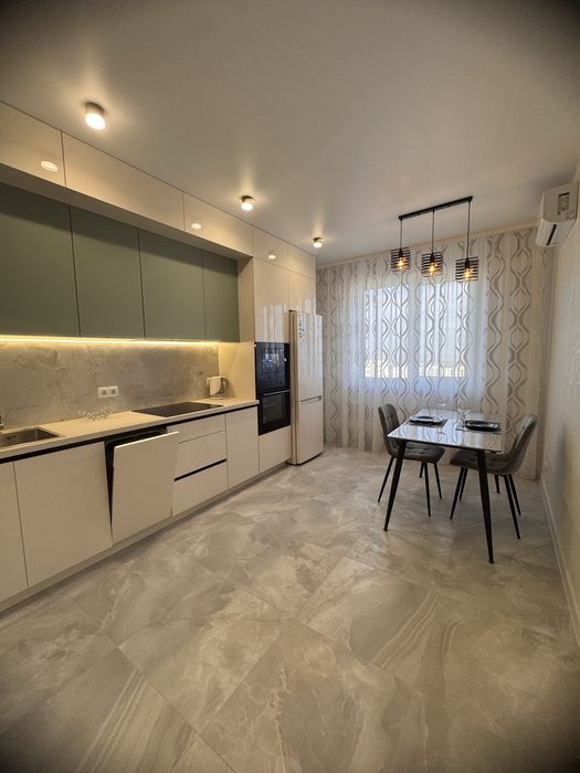 Простора та світла квартира на Сахарова — ваш ідеальний дім!