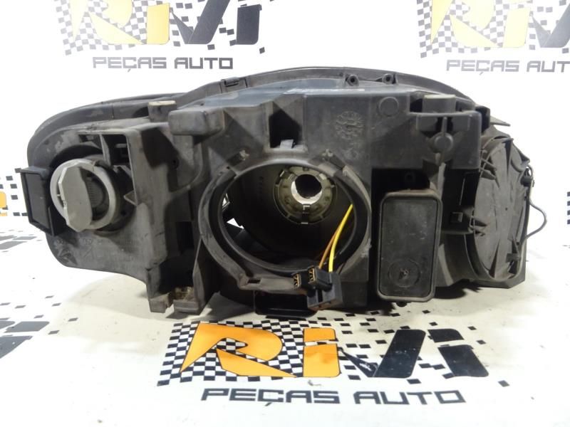 Ótica / farol esquerda AUDI A4 (8EC, B7)