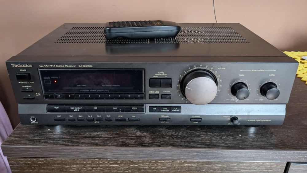 Amplituner Technics w zestawie z pilotem i antena