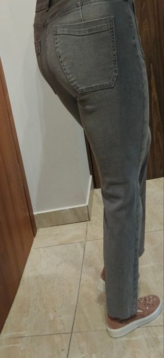 Szare spodnie jeans Zara
