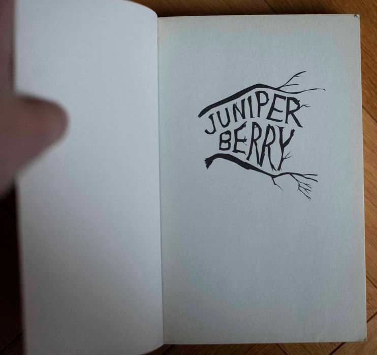 Juniper Berry Kozlowsky Tajemnicze Drzewo Horror Ilustracje Madrid