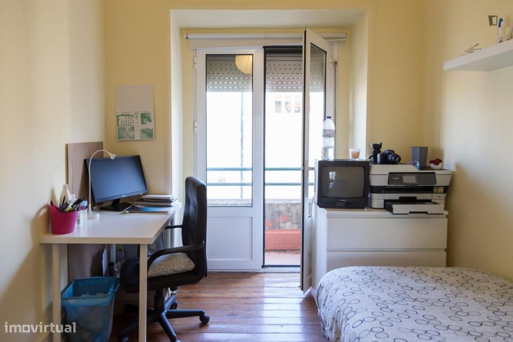 Quarto - localizado em Entrecampos Lisbon