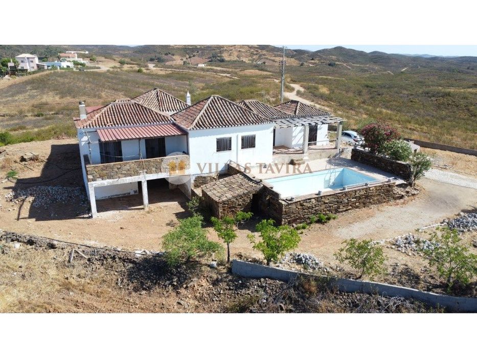 Moradia de estilo tradicional- Charme, vistas sob a Serra e Mar