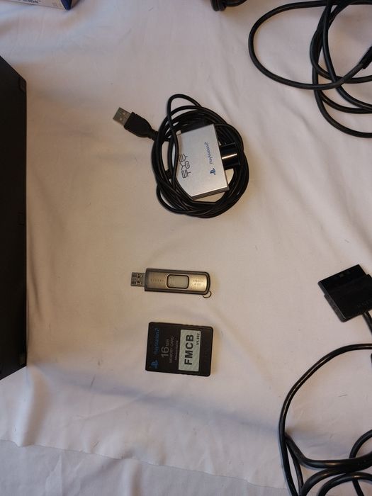 Playstation 2 com acessórios em perfeito estado | Maia