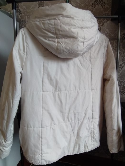 Белая женская куртка