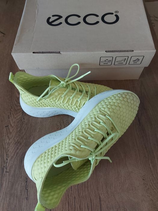 Продам шкіряні кросівки ECCO