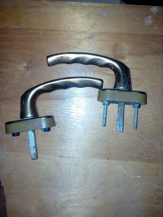 Ручки на двері окна