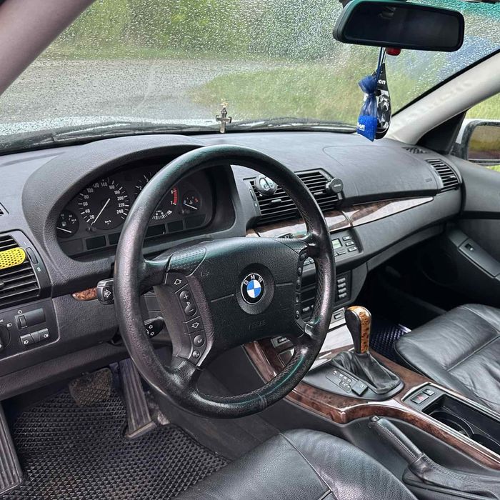Продам BMW X5 E53 2003