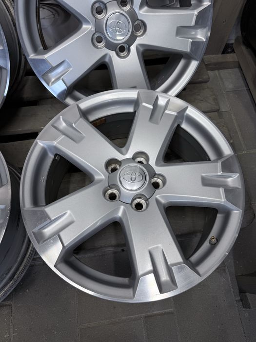 Хороші диски литі 5/114.3/18 Оригінал Toyota Rav4