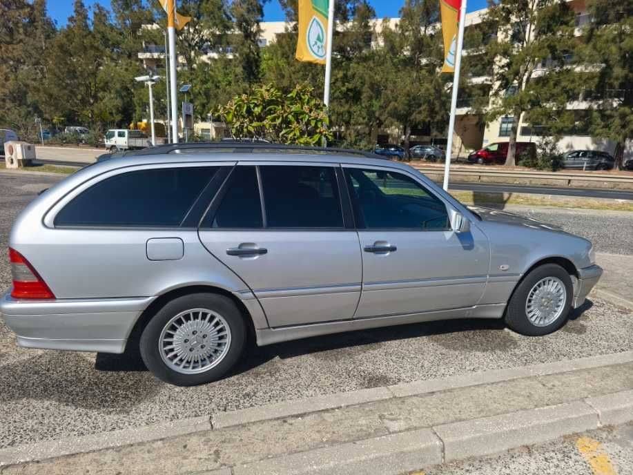 Mercedes-Benz 220