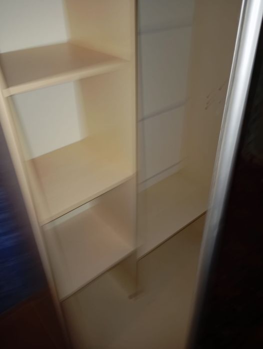 Продам кутову шафу-купе
Продається кутова шафа в дуже