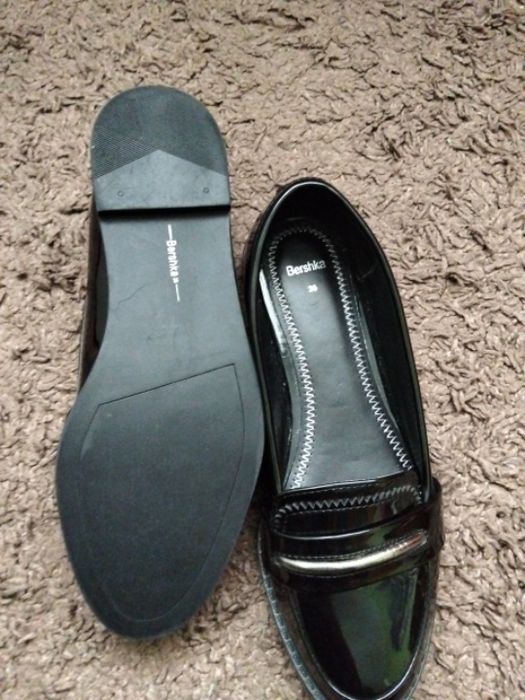 Жіночі лофери фірми Bershka