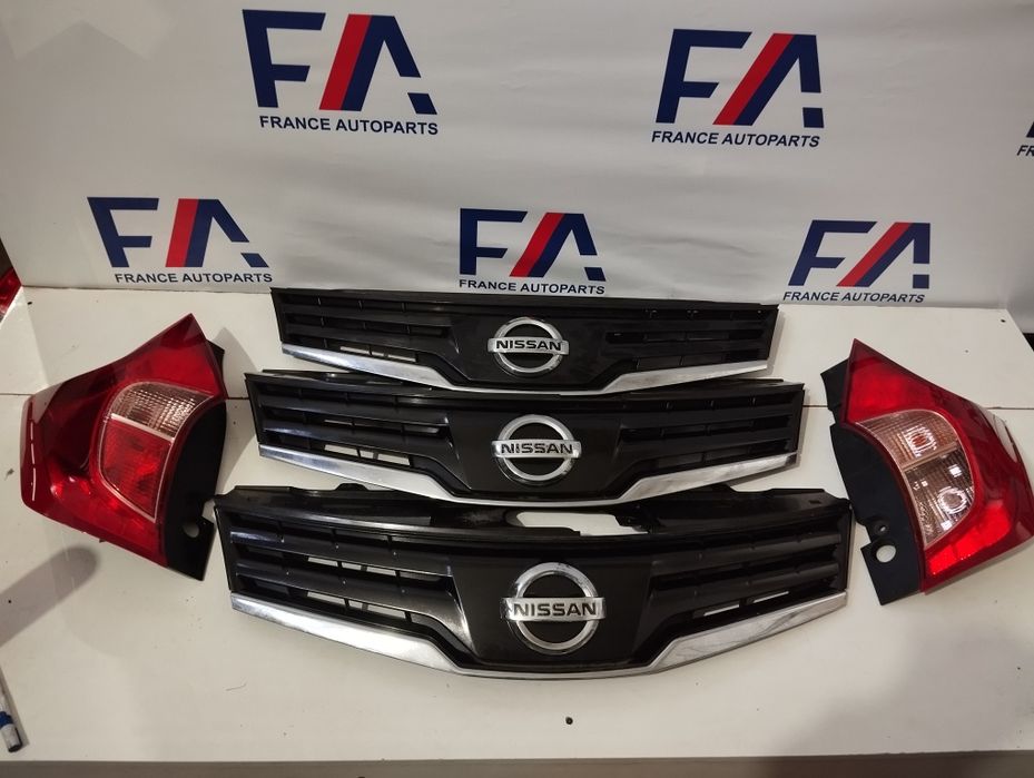 Решітка радіатора Нісан Ноте Nissan Note