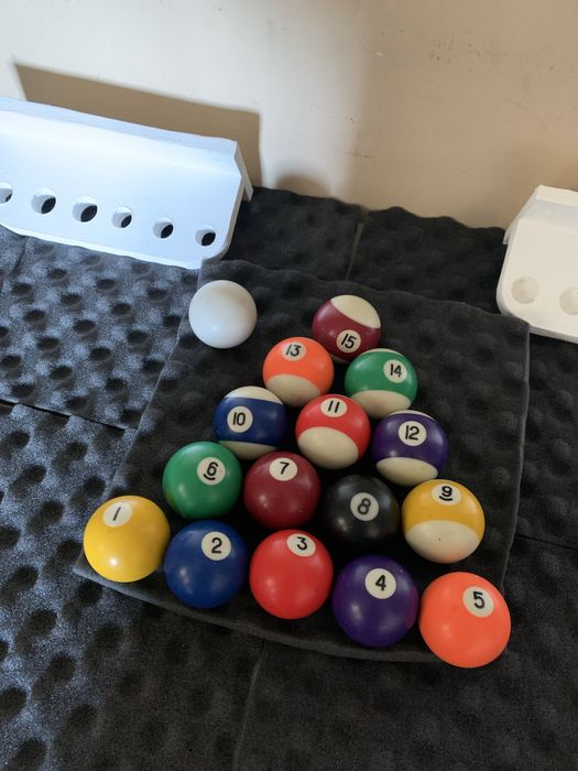 Conjunto completo de bolas de Bilhar / Snooker + Suporte para tacos