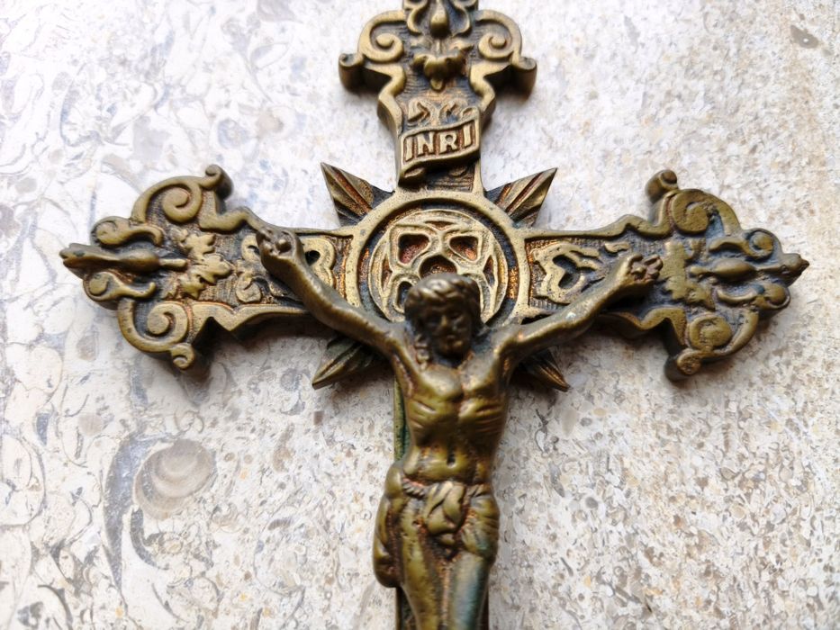 Crucifixo latão antigo
