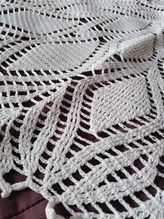 Biały obrus szydełkowy 88 cm