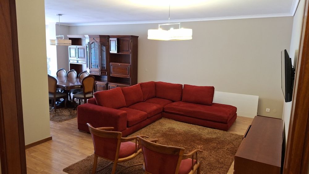 Apartamento T4 - Centro de Gaia 
- 4 Quartos - 1 Suite -