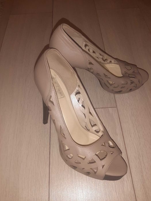 Туфлі жіночі на підборах