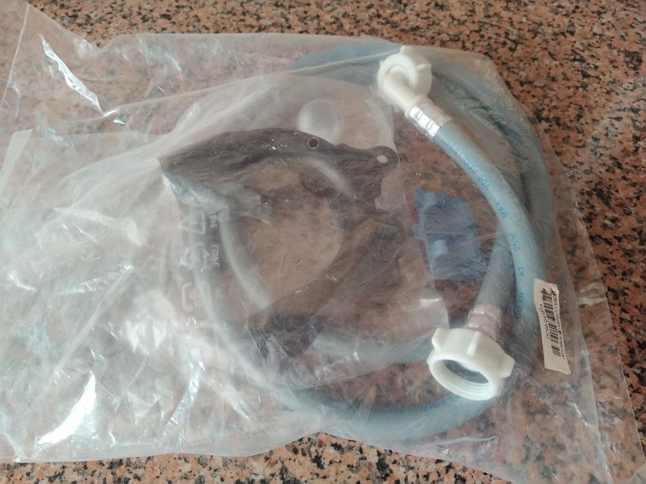 Mangueira de entrada de água para máquina de lavar.