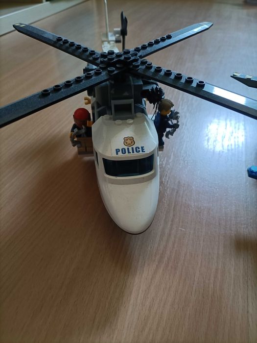 Dois helicópteros Lego