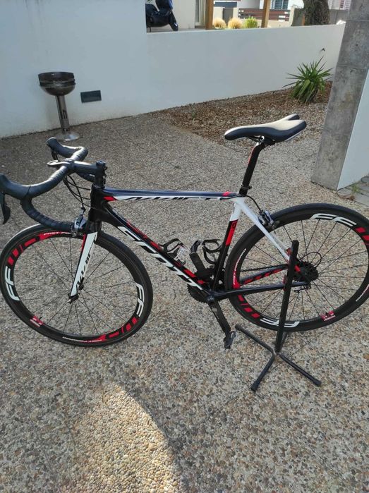 Bicicleta estrada Scott em carbono