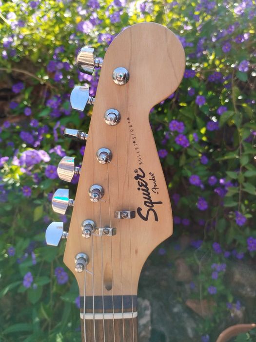 SQUIER Bullet Stratocaster Electric Guitar / Guitarra