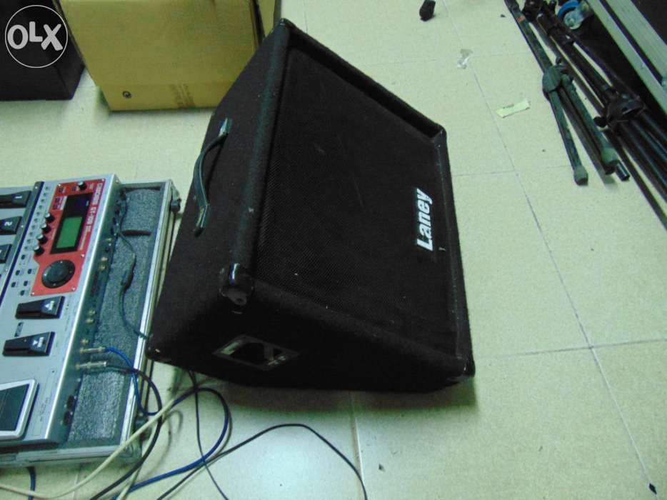 Colunas monitores Laney