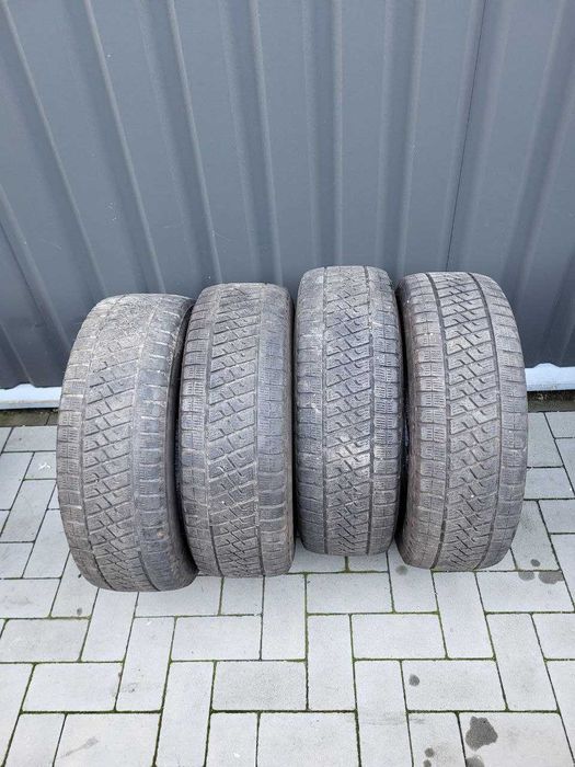 Продам шини зимові 215 65 15