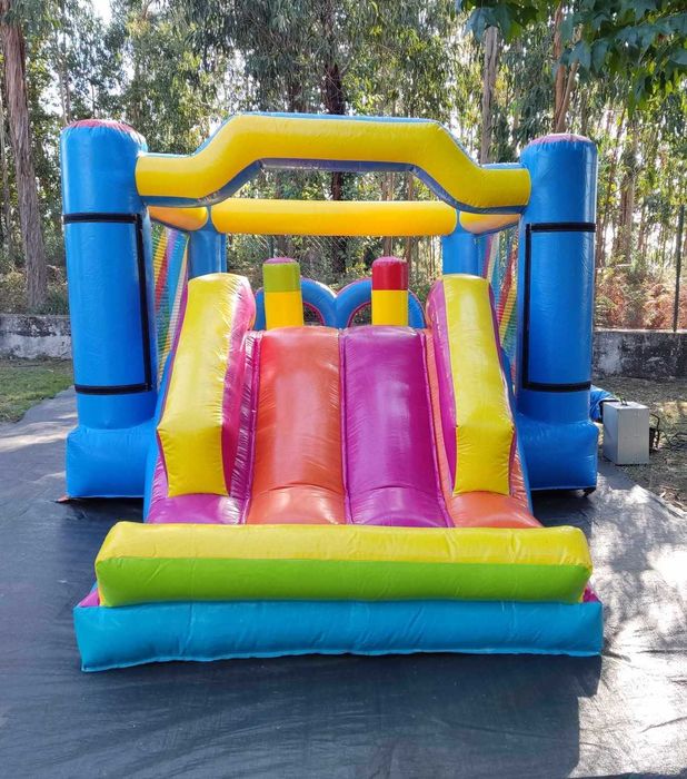 Insuflável e trampolim festas de aniversário