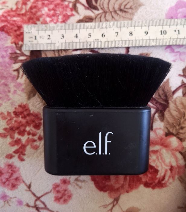 Кисть для макияжа E. L. F. Ultimate Kabuki Brush.