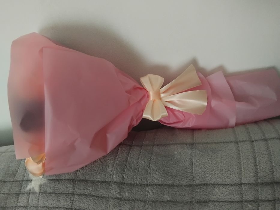 Букет із атласних троянд