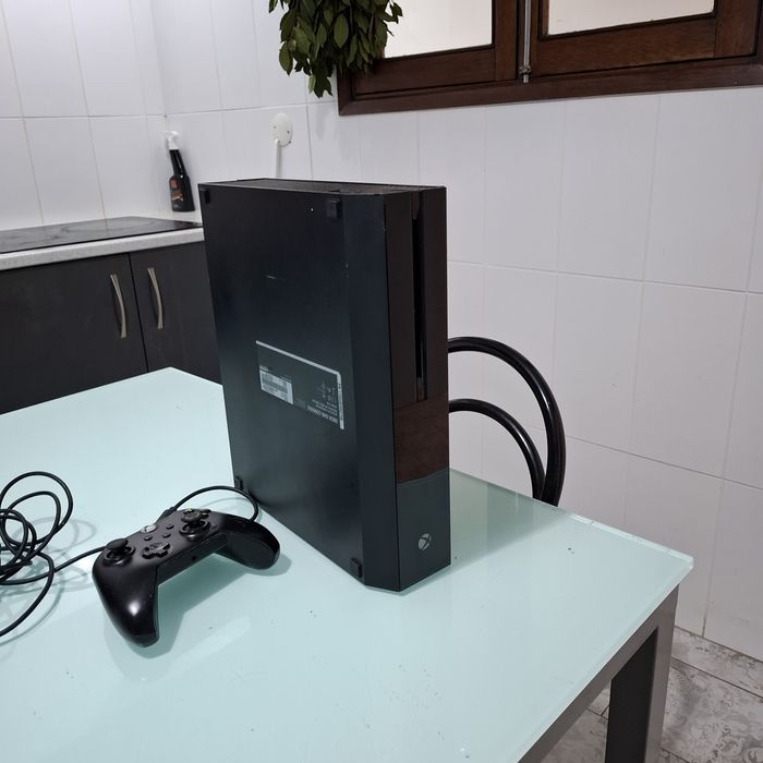 XBOX One 500Gb + 1 jogo