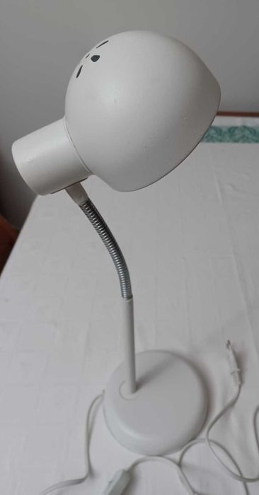 Candeeiro Branco com Desenho Recortado