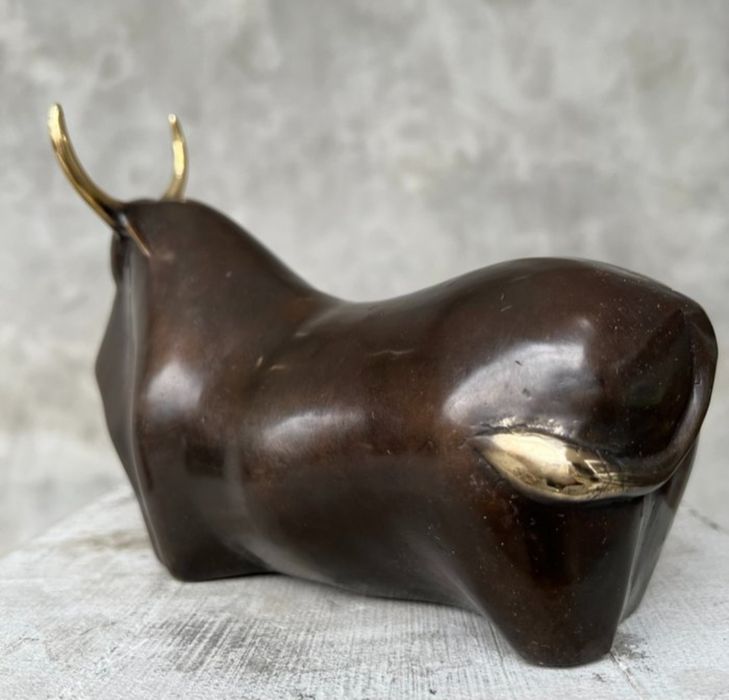 Figurka z brązu, rzeźba przedstawiająca byka, dekoracja,  3,3.kg