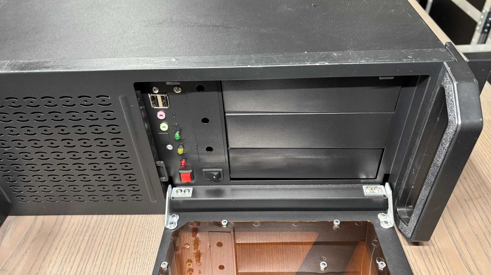 Obudowa komputera RACK