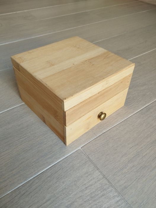 Caixa de jóias com espelho