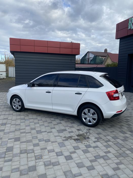 Skoda Rapid 2015 року