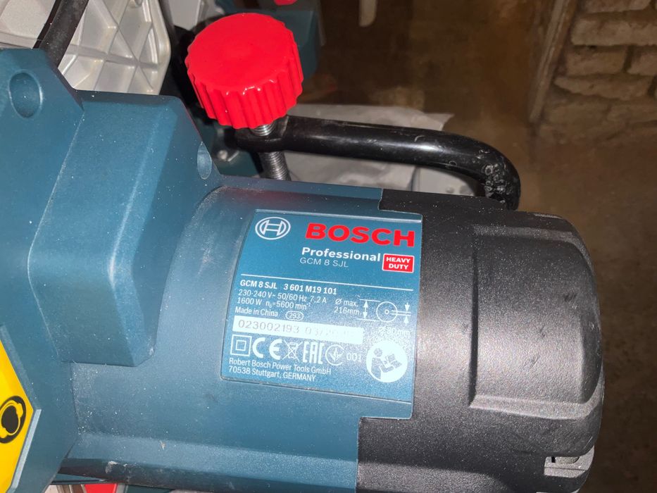 Piła ukosnica Bosch  Professional  GCM  8  SJL. 1600 W
