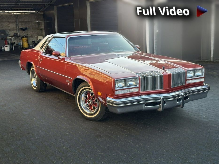 Oldsmobile Cutlass Supreme 1977 – Rocket 350 V8 T-Tops Czerwone Wnętrze