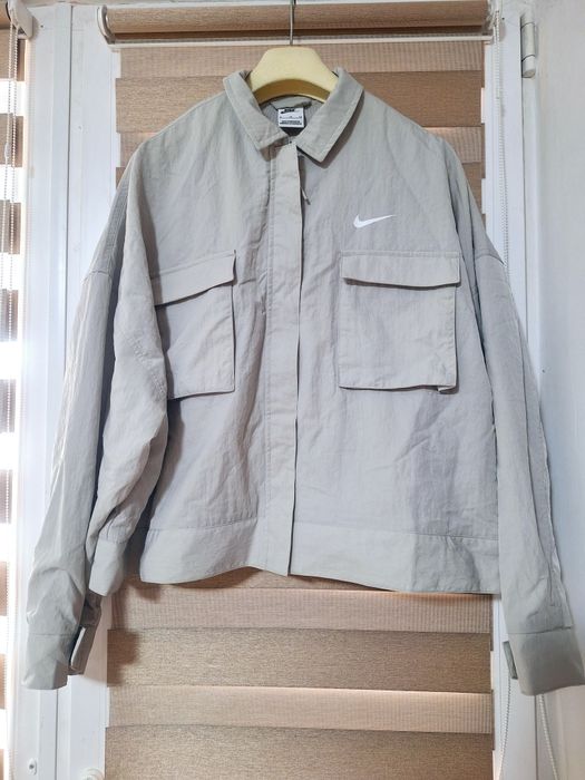 Куртка жіноча Nike XL dm6243-012 Новa