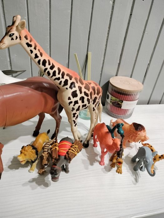 Zestaw gumowych zwierząt. Okazja.
