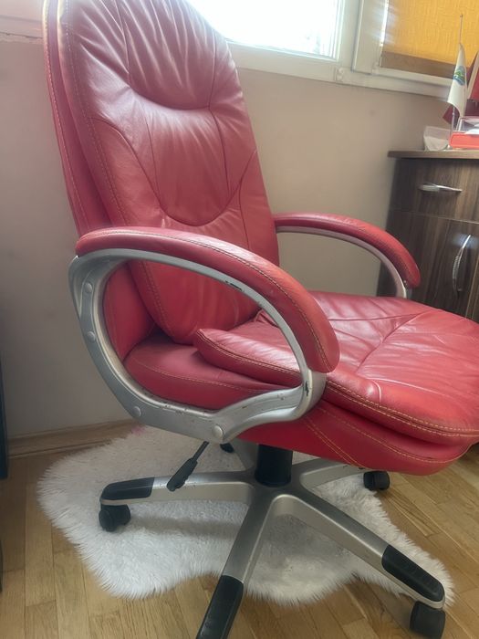 Офісні меблі б/у