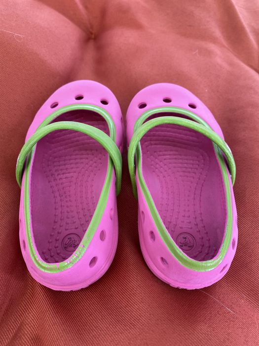Crocs rosa e verde menina