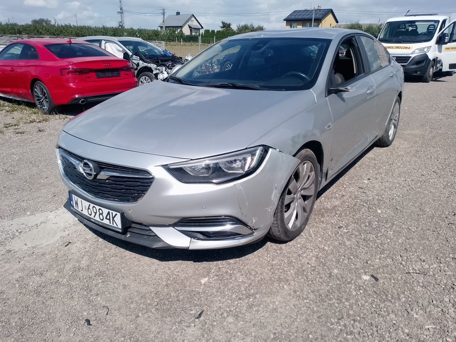 Opel Insignia 1.6 d  niski przebieg  jeżdżąca opłacona zarejestrowana
