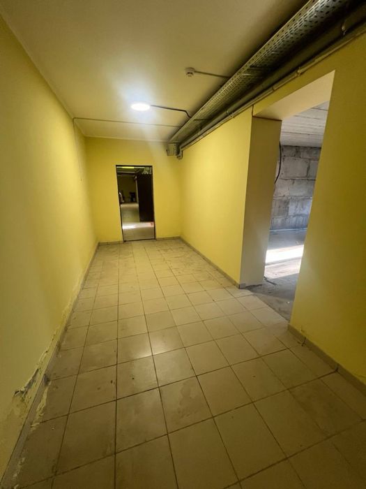 Комерційне приміщення 41.2 м2 , без ремонту, під будь-який бізнес
